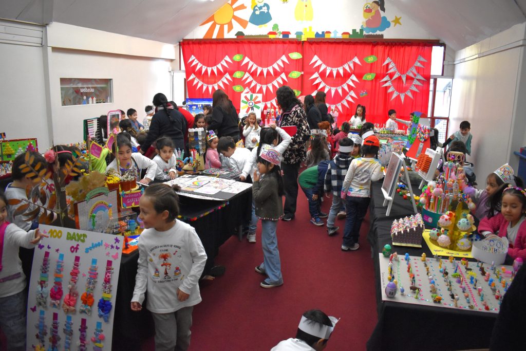 Kinder celebrates 100 days of school at Thomas Jefferson STEM School Concepción