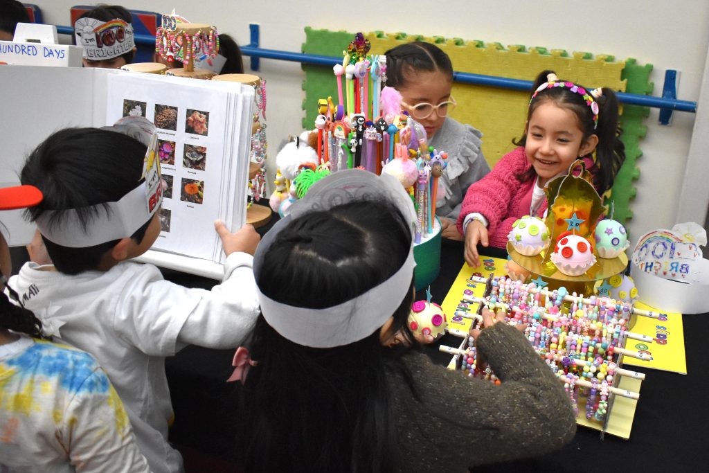 Kinder celebrates 100 days of school at Thomas Jefferson STEM School Concepción