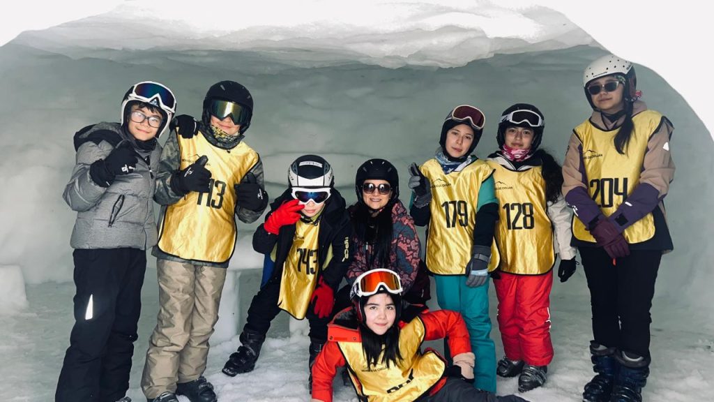 Viaje a la nieve sextos básico colegio Thomas Jefferson STEM School Concepción