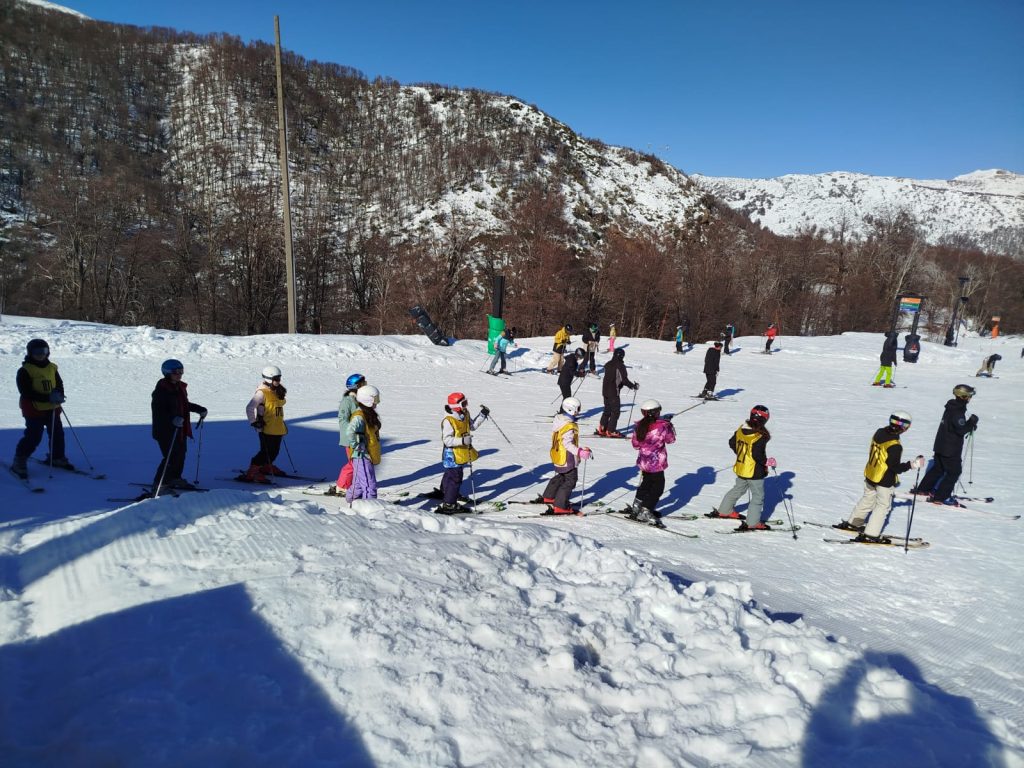 Viaje a la nieve sextos básico colegio Thomas Jefferson STEM School Concepción