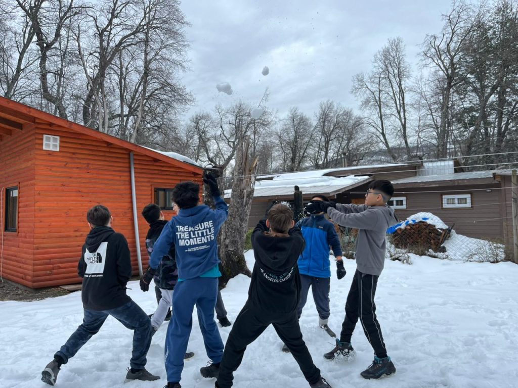 Viaje a la nieve sextos básico colegio Thomas Jefferson STEM School Concepción