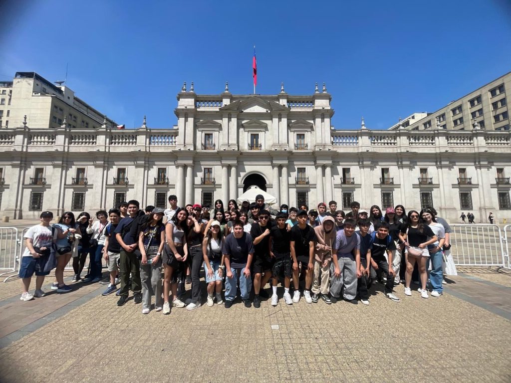 Octavos básicos viajan a Santiago y Valparaíso en gira interdisciplinaria