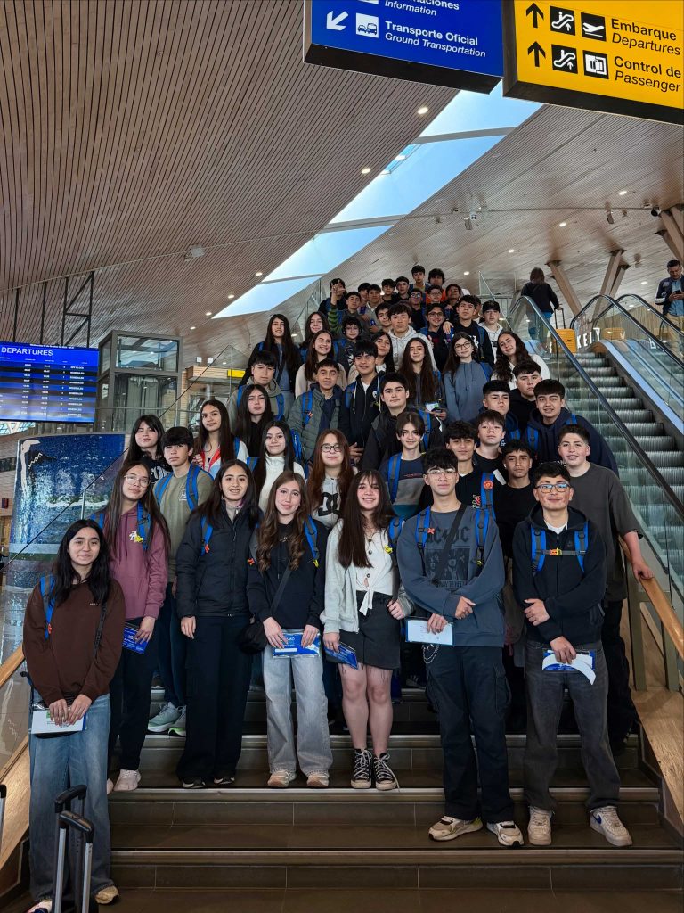 Octavos básicos viajan a Santiago y Valparaíso en gira interdisciplinaria