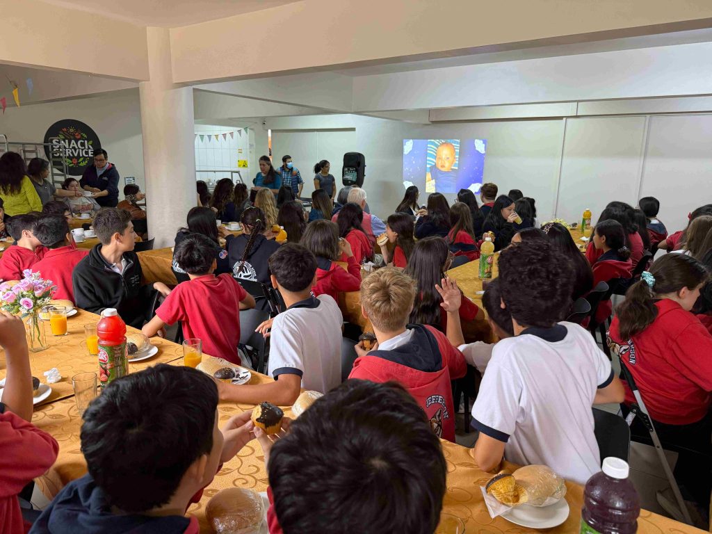 Sextos se despiden de Upper Elementary con desayuno de PTA y staff
